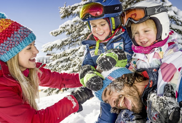 Spaß im Familienurlaub im Winter © Flachau Tourismus