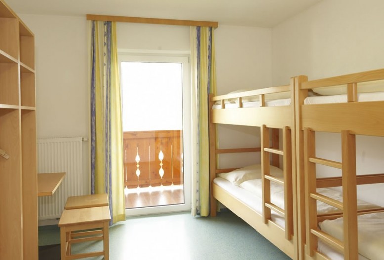 Geräumiges Mehrbettzimmer 